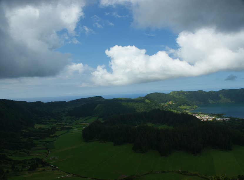 ...Wolken über den Vulkan...