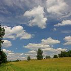 Wolken über der Anhöhe