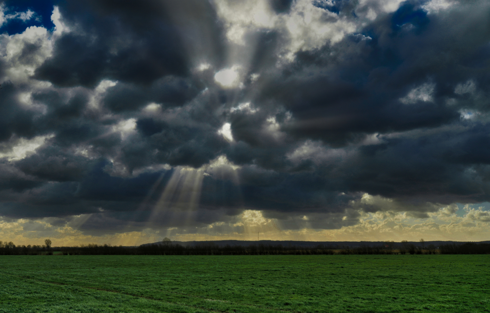 Wolken über der Düffel