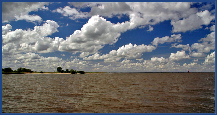 Wolken über der Elbe ...