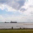 Wolken über der Elbe bei Brunsbüttel