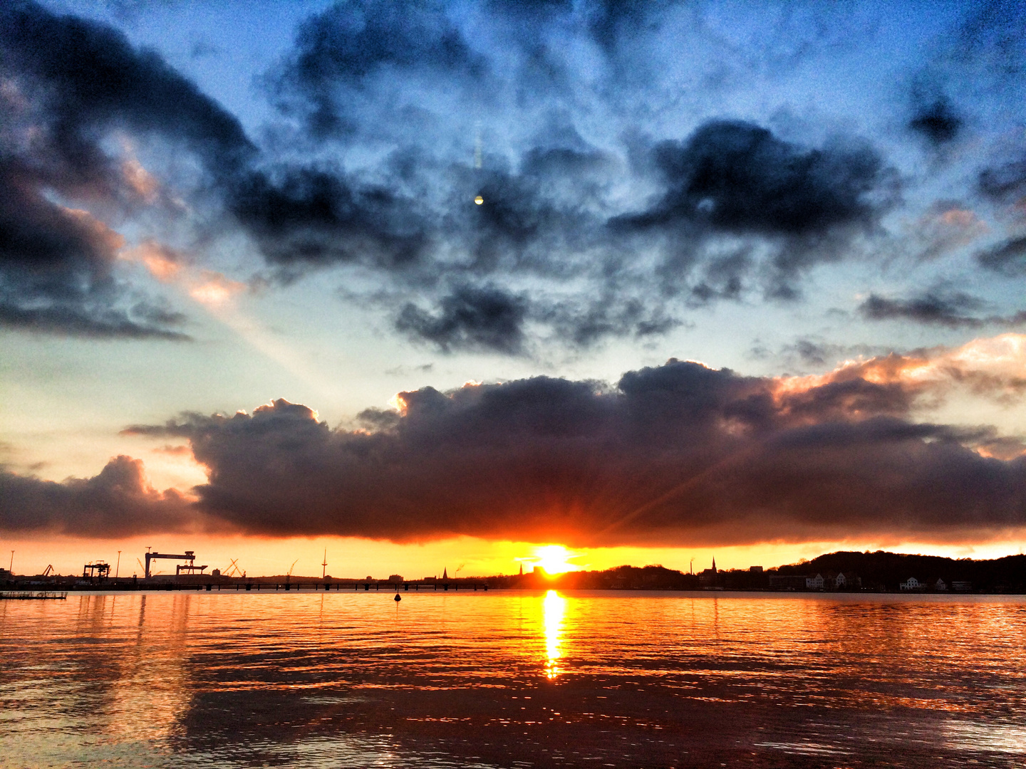 Wolken über der Kieler Förde