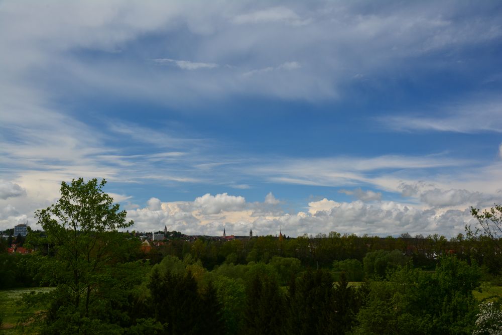 Wolken über der Stadt ,Versunken in der Natur