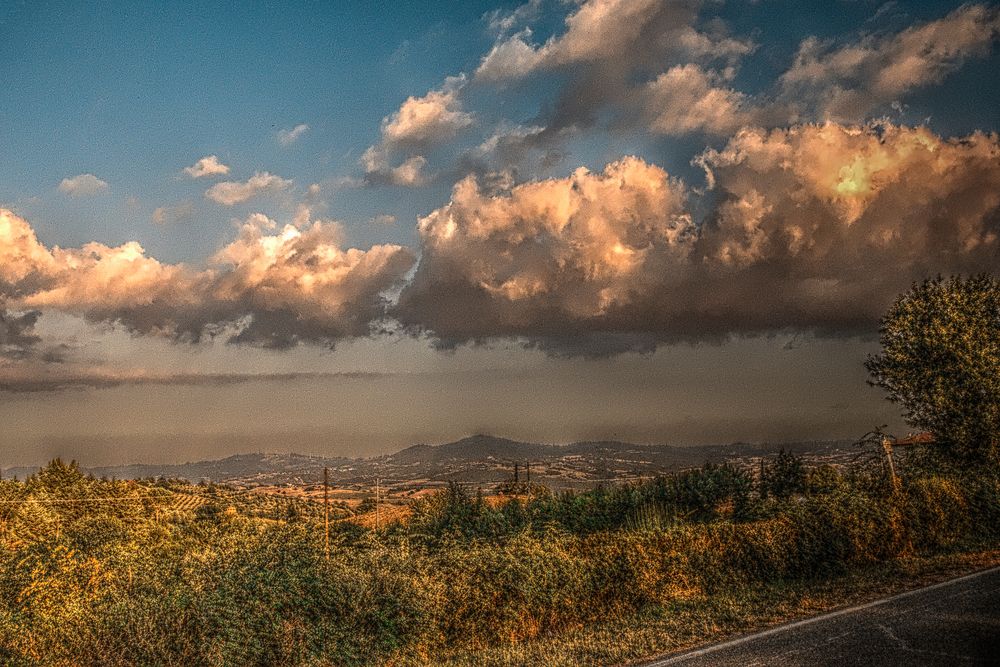 Wolken über der Toscana