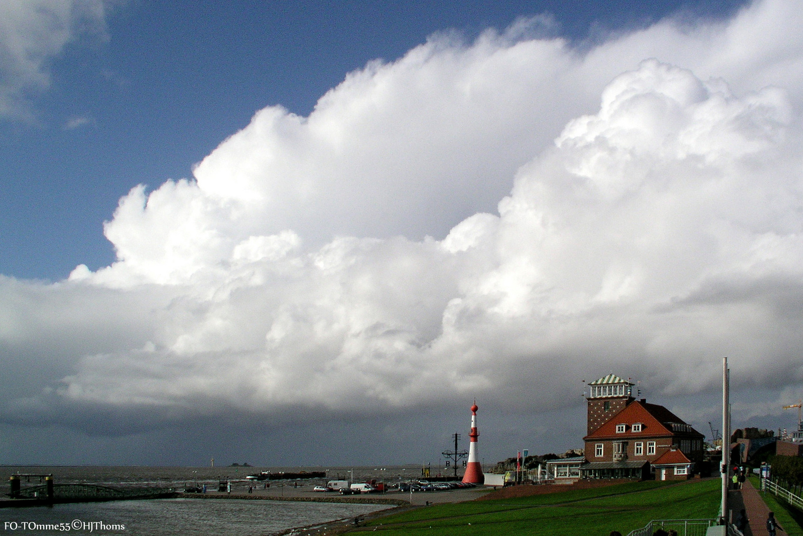 Wolken über der Weser