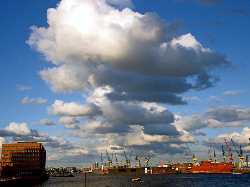 Wolken über Hafen-HH