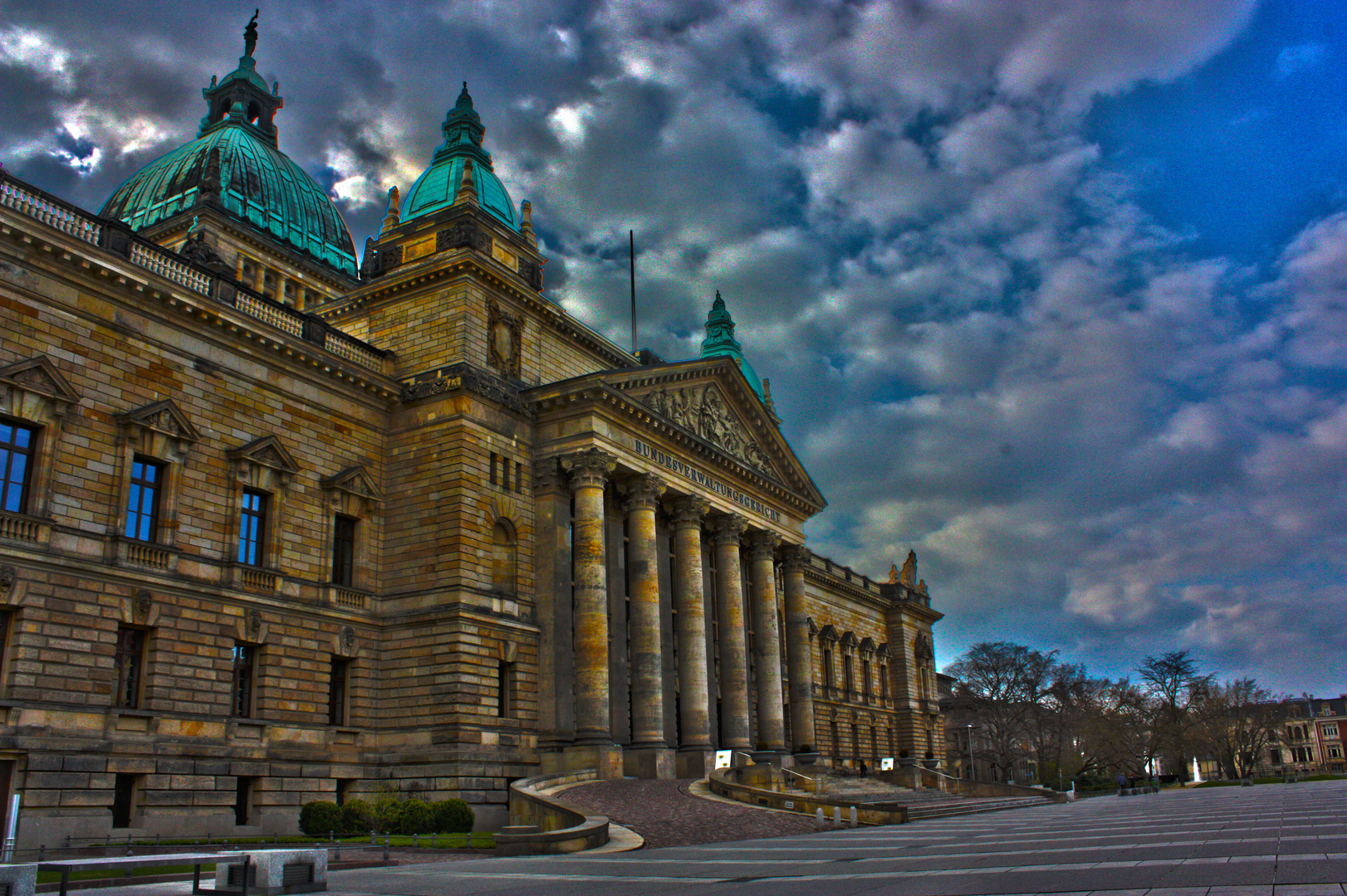 Wolken über Justizia