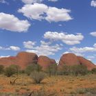 Wolken über Kata Tjuta