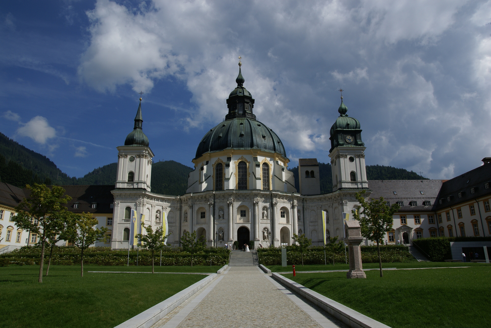 Wolken über Kloster Ettal