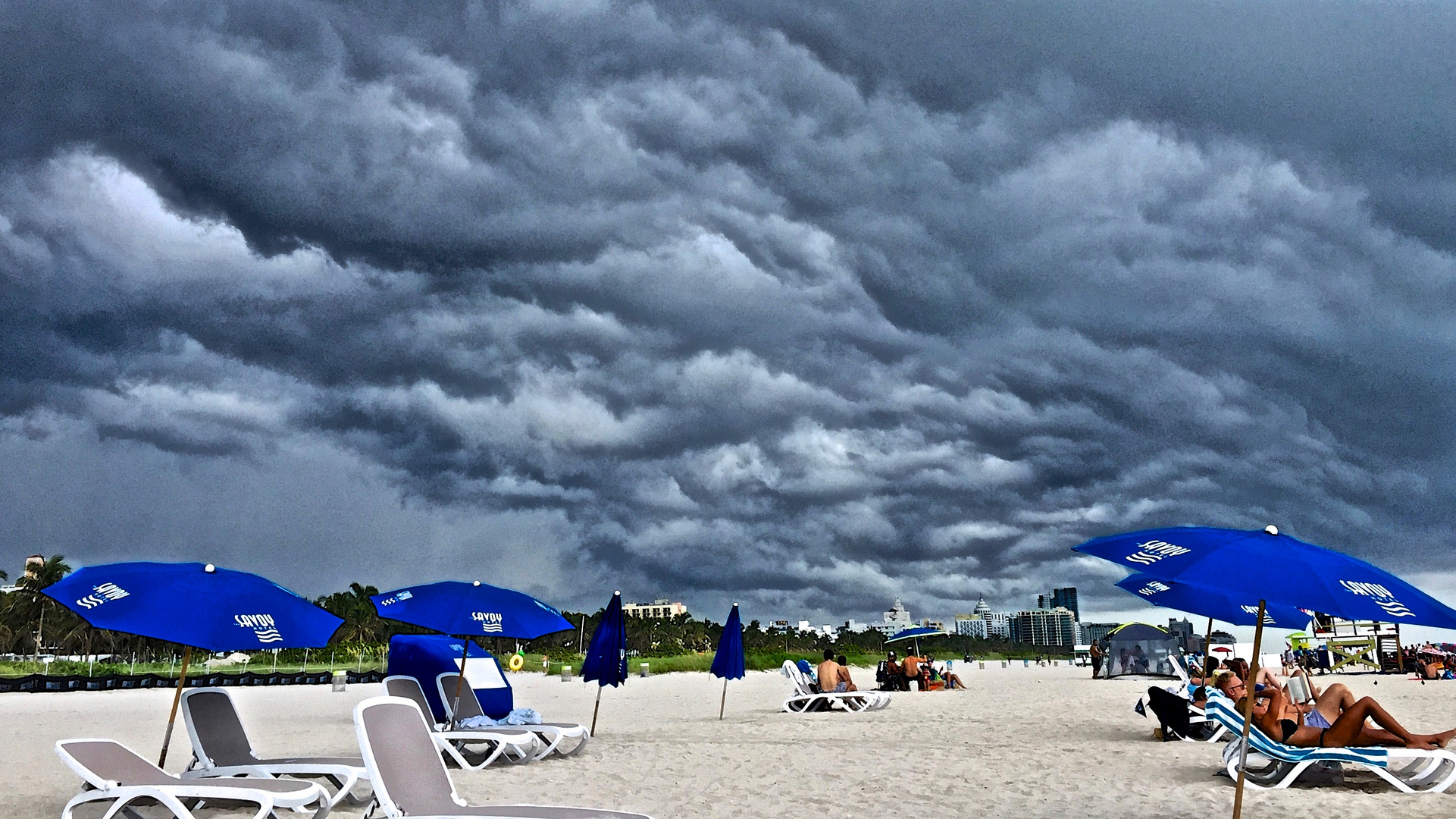 Wolken über Miami Beach