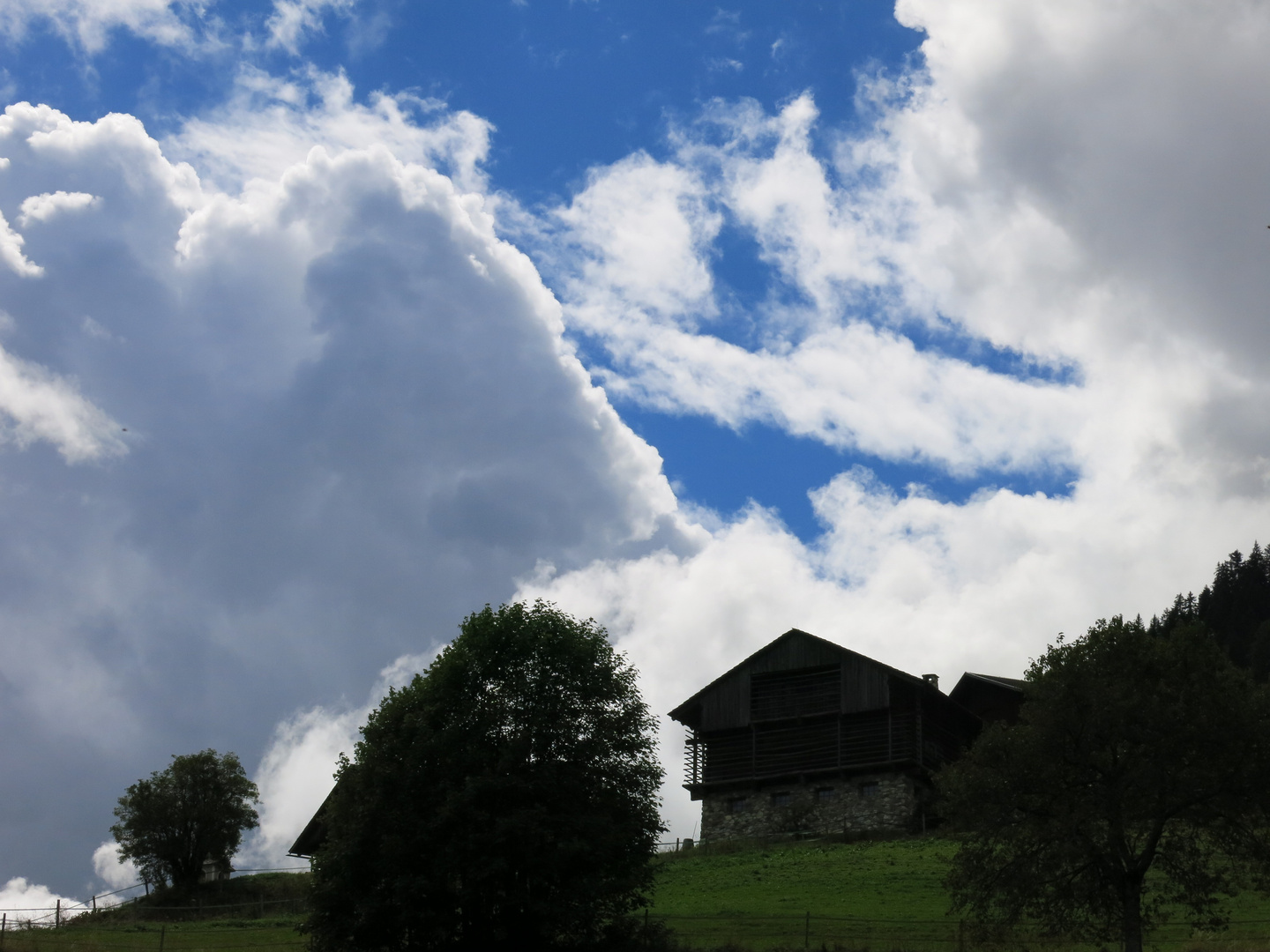 Wolken über Nostra