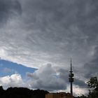 Wolken ueber Olympiaturm München am 21.06.2020