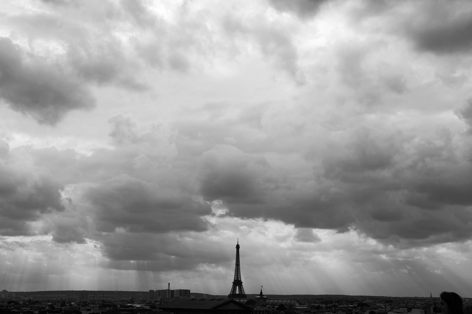 Wolken über Paris