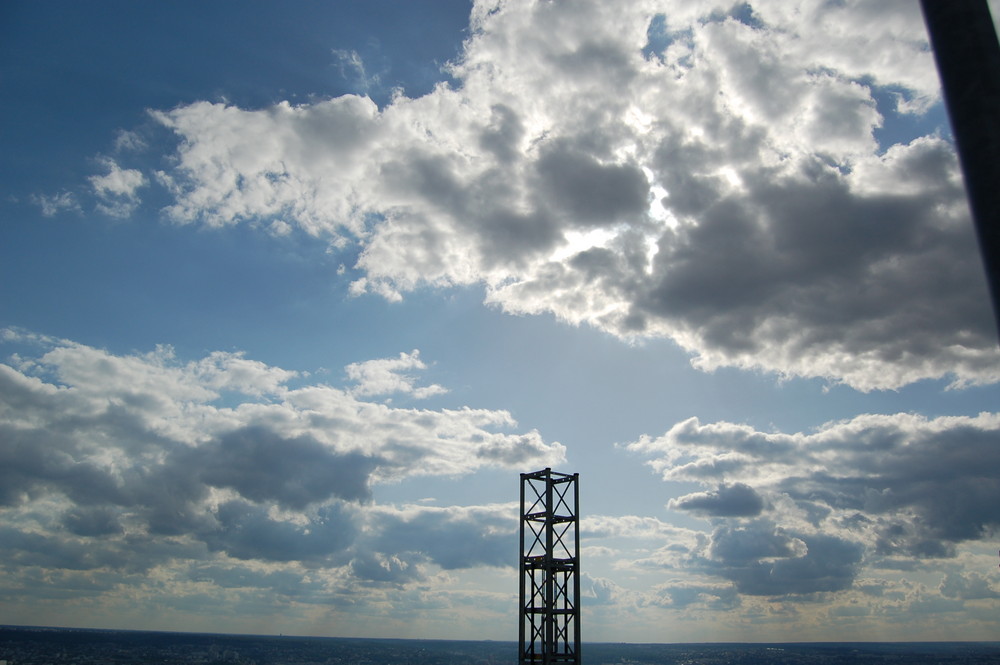 Wolken über Paris