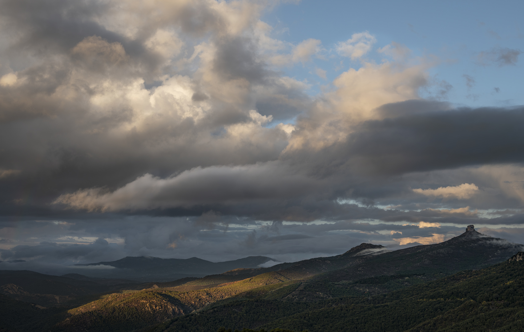 Wolken über Perda e Liana