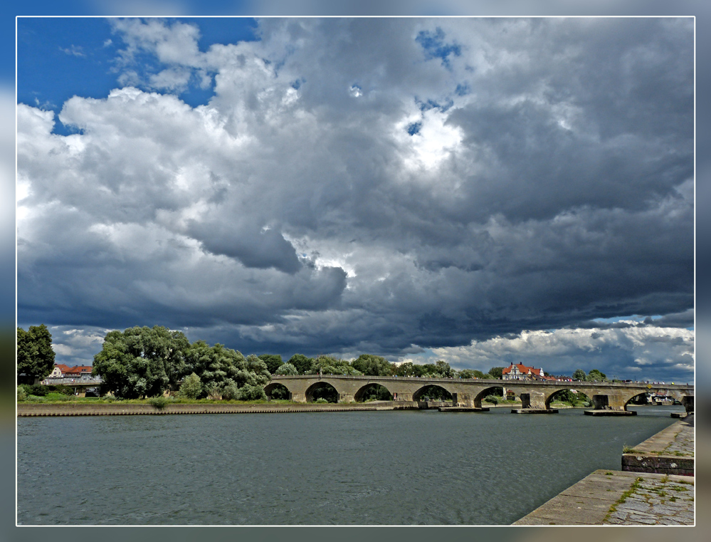 Wolken über Regensburg