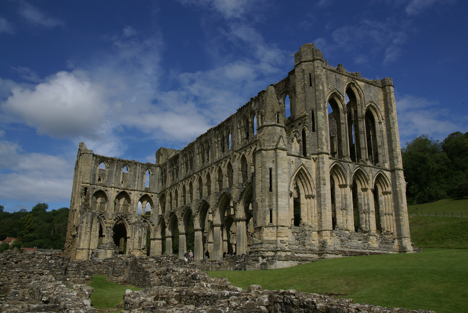 Wolken über Rievaulx Abbey 2