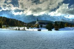 Wolken über Schloss Elmau