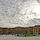 Wolken über Schloss Schönbrunn 