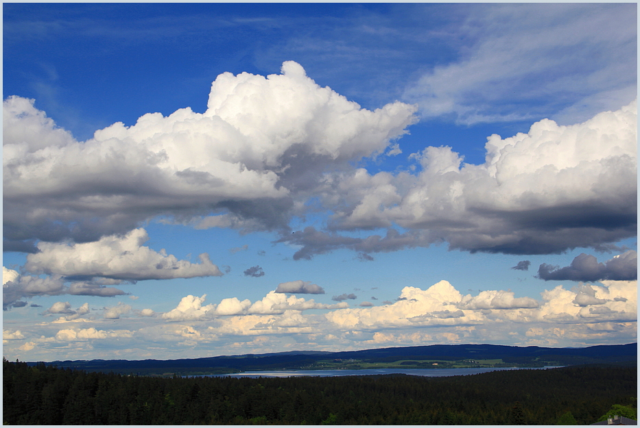 Wolken über See