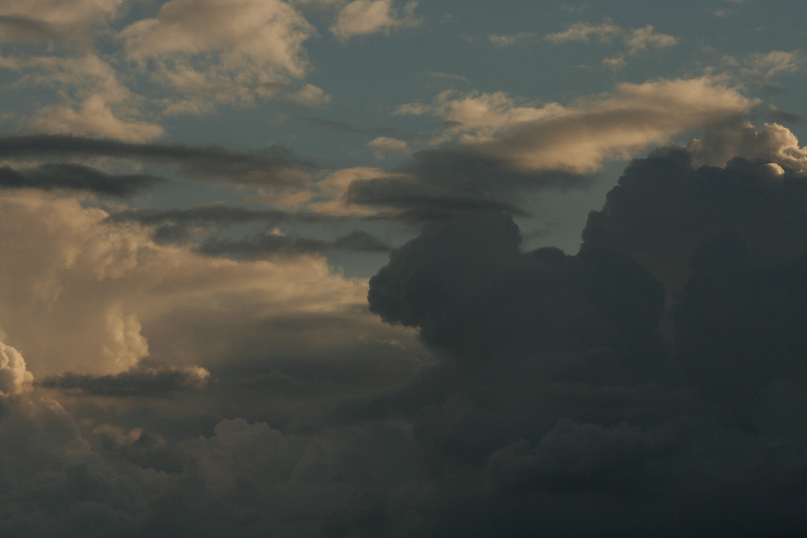 Wolken über Seligenstadt