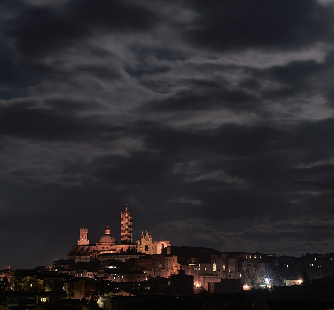 Wolken über Siena