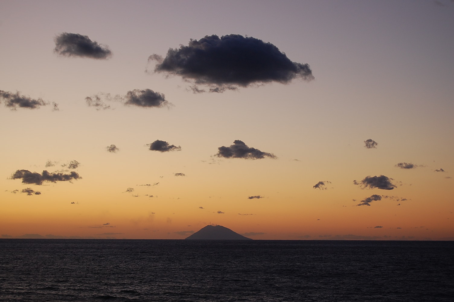 Wolken über Stromboli