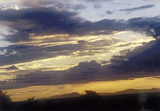 Wolken über Tsavo