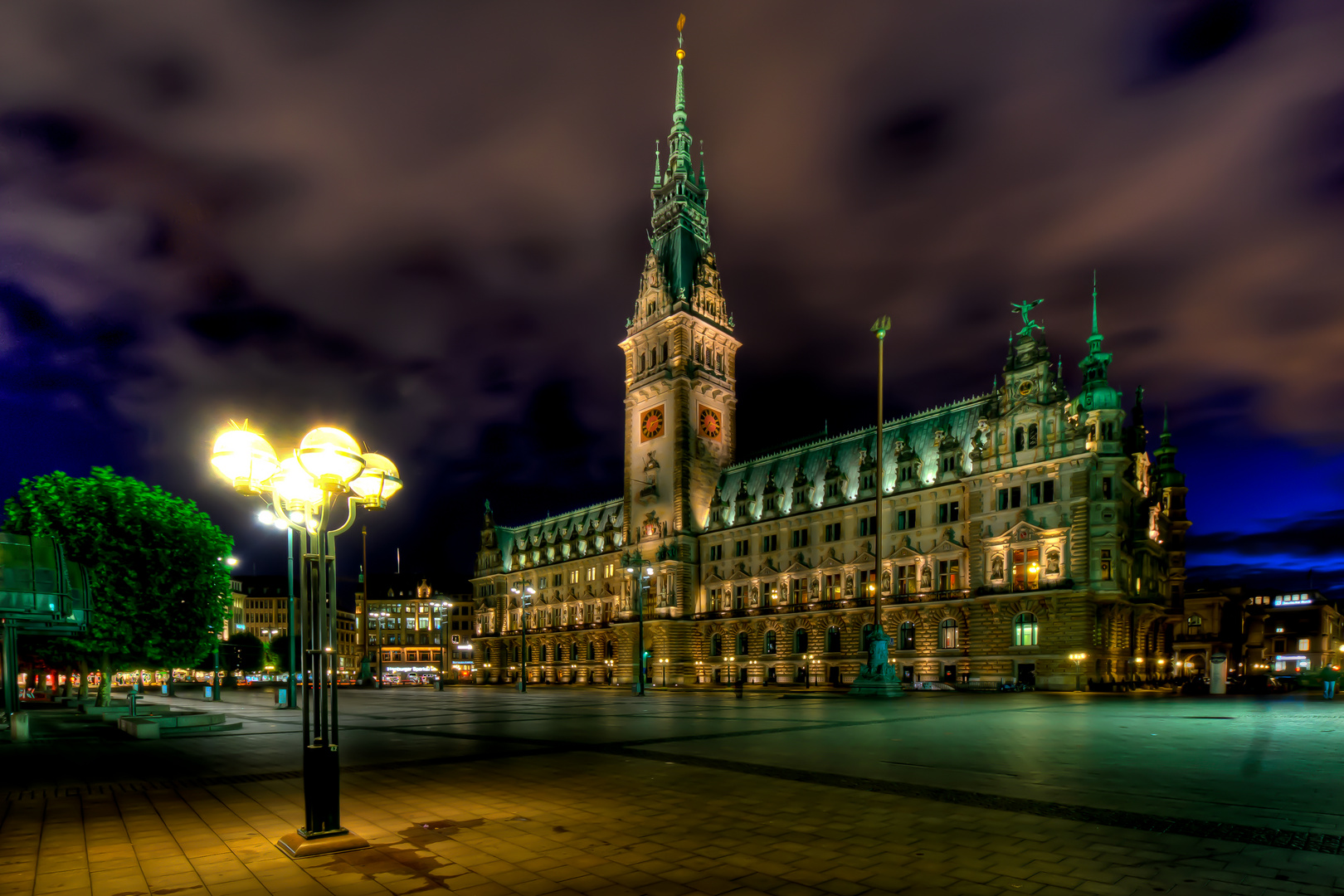 Wolken über unserem Rathaus...