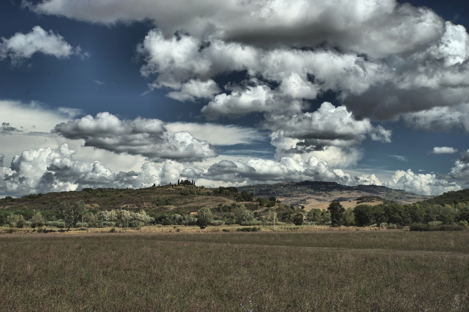 Wolken über Volterra Toskana