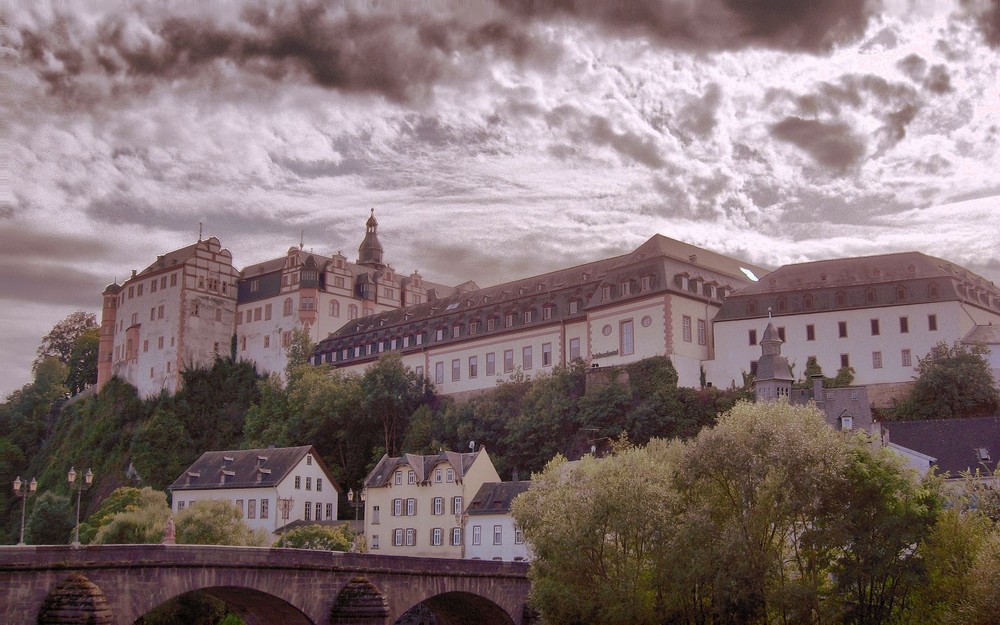 Wolken über Weilburg