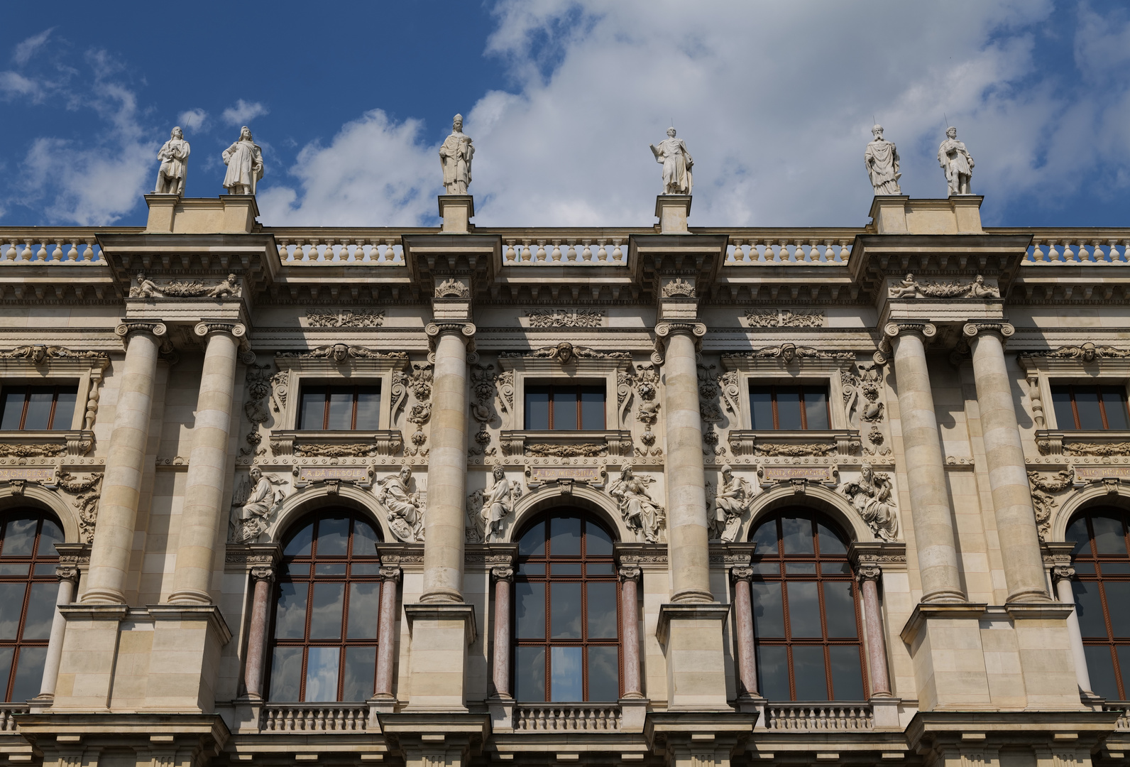 Wolken über Wien