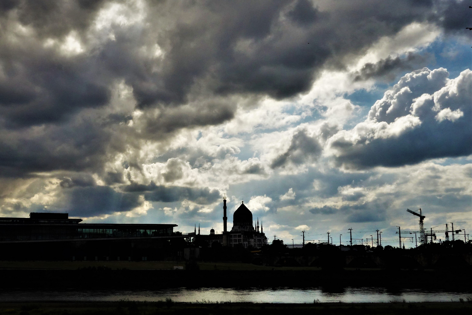 *Wolken über YENIDZE* 