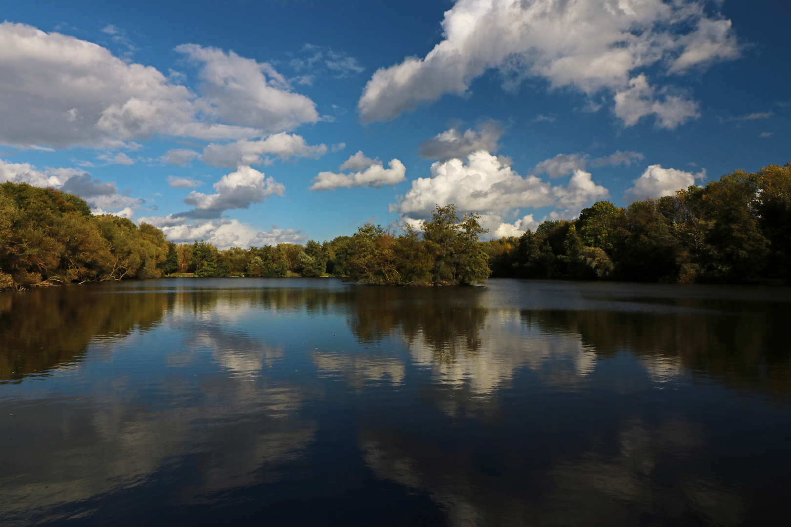 Wolken überm Fischteich