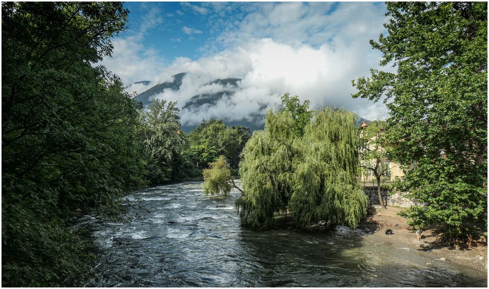 Wolken überm Flusstal