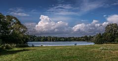 Wolken überm See