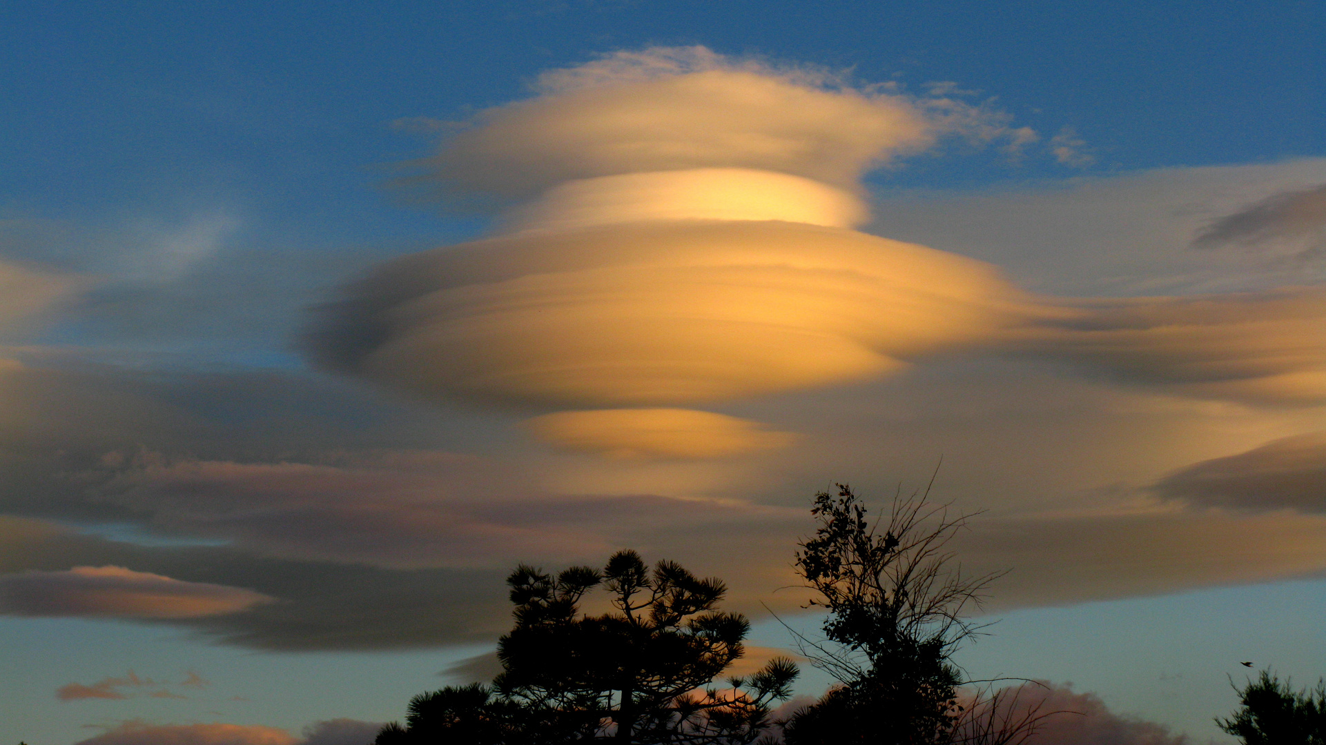 Wolken-Ufos - Ordnung und Unordnung zugleich