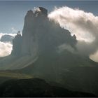 Wolken umziehen die Drei Zinnen