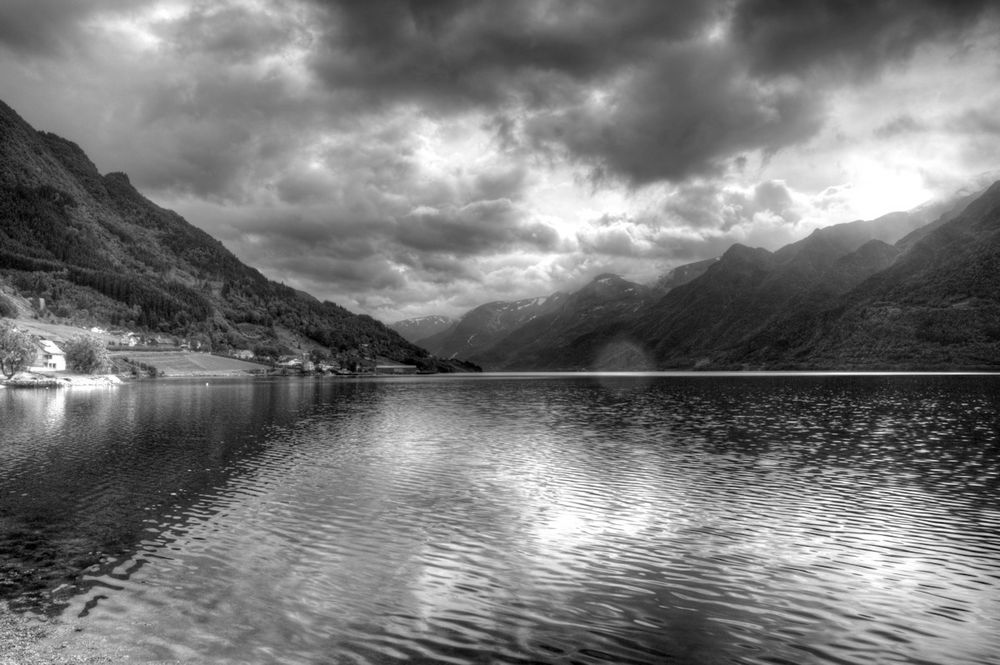 Wolken (und ein Fjord)