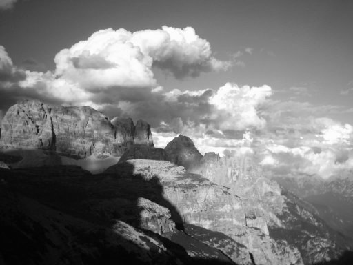 Wolken und Felsen