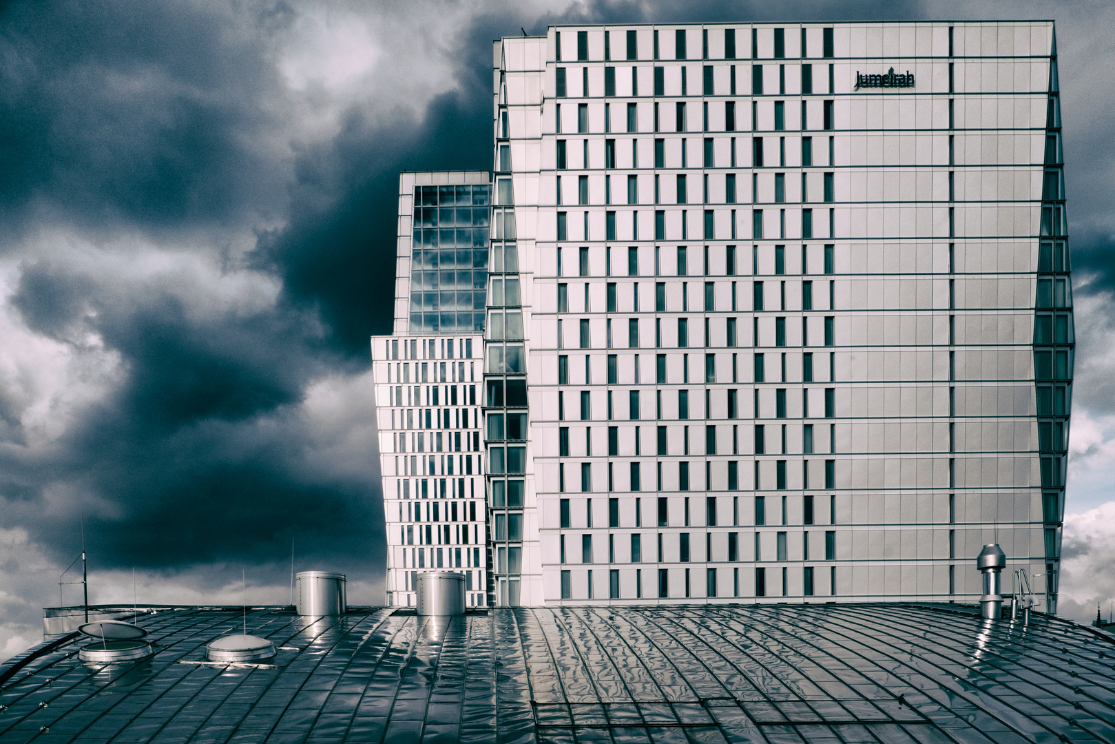 Wolken und Frankfurt