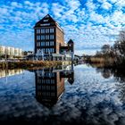 Wolken und Himmel im Wasser