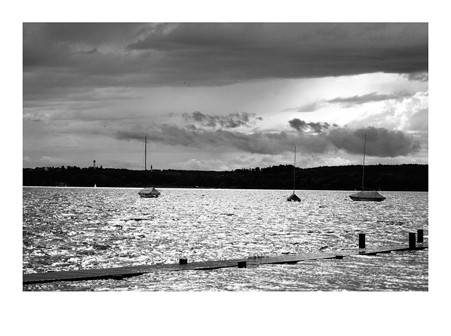 Wolken und Hochwasser am Ammersee