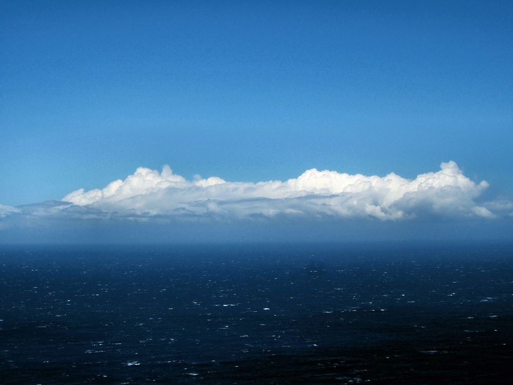 Wolken und Meer