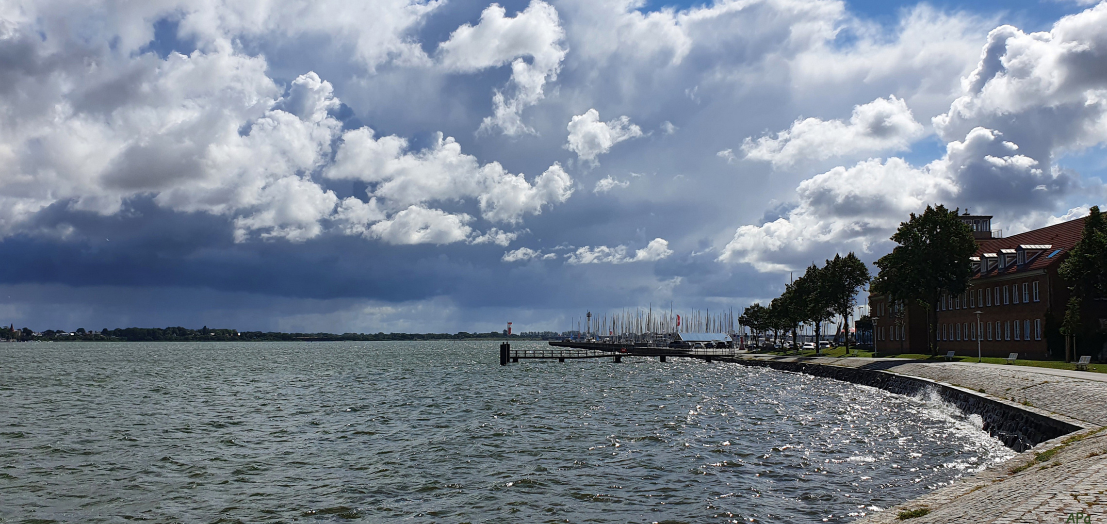 Wolken und Meer**