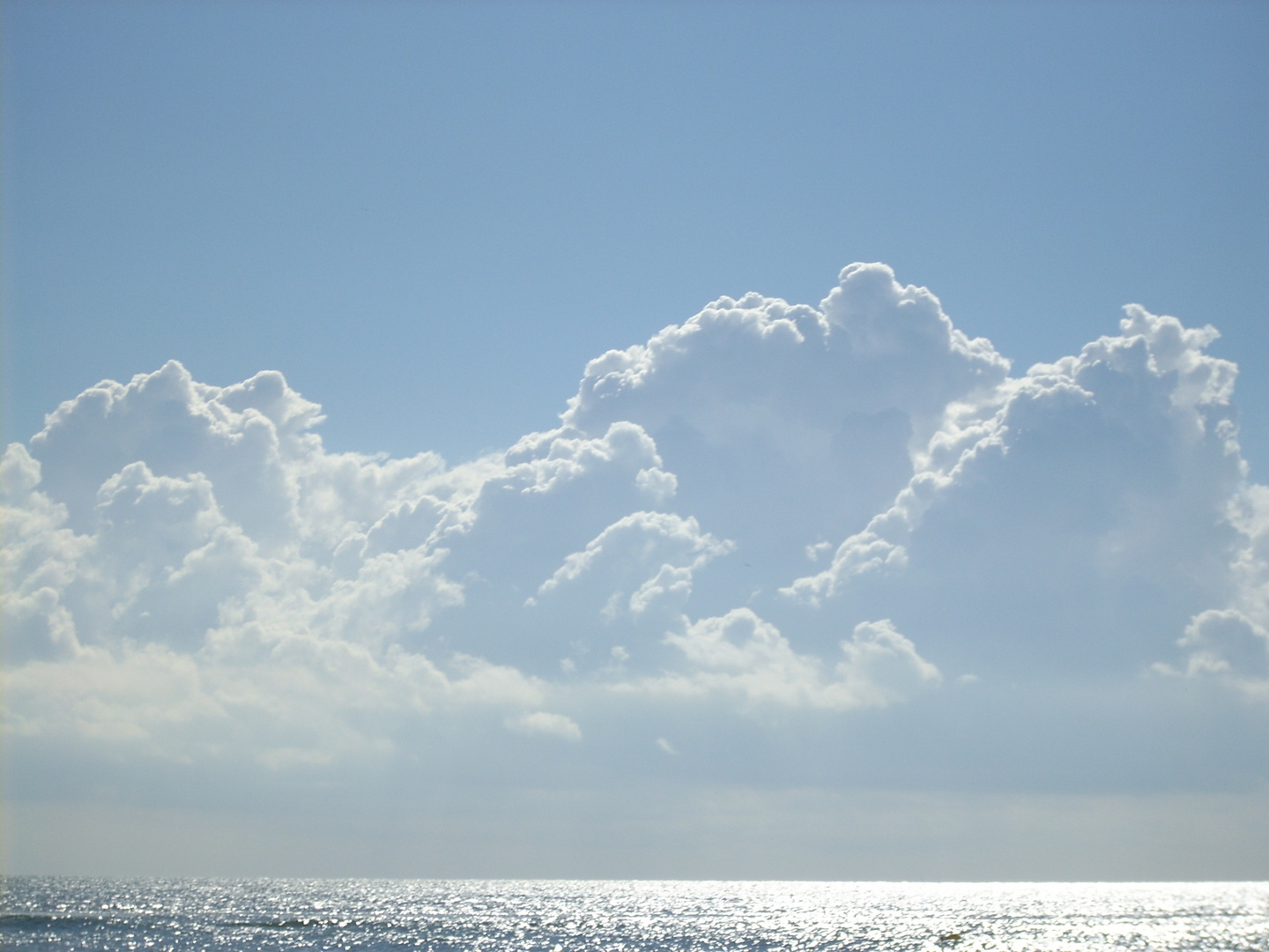 Wolken und Meer