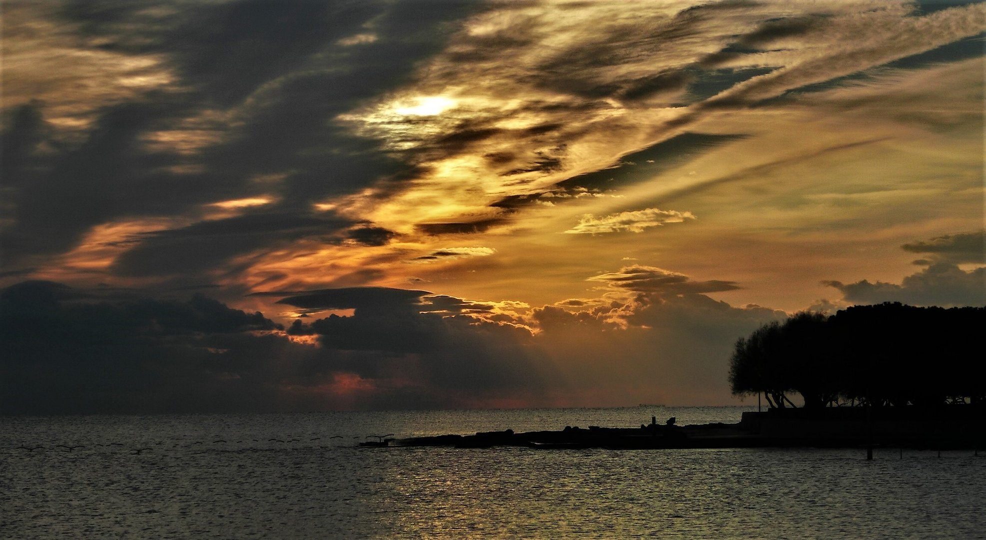 Wolken und Meer