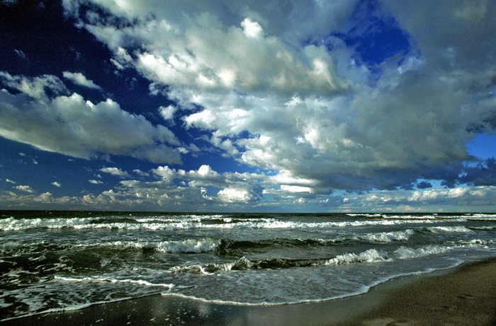 Wolken und Meer