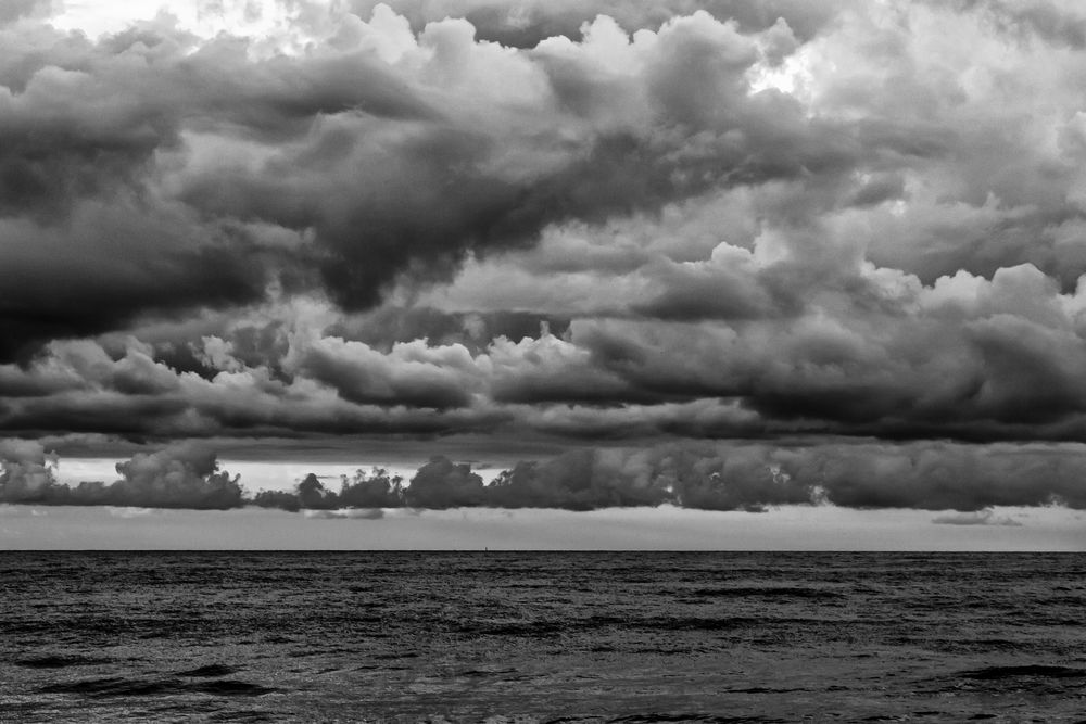 Wolken und Meer