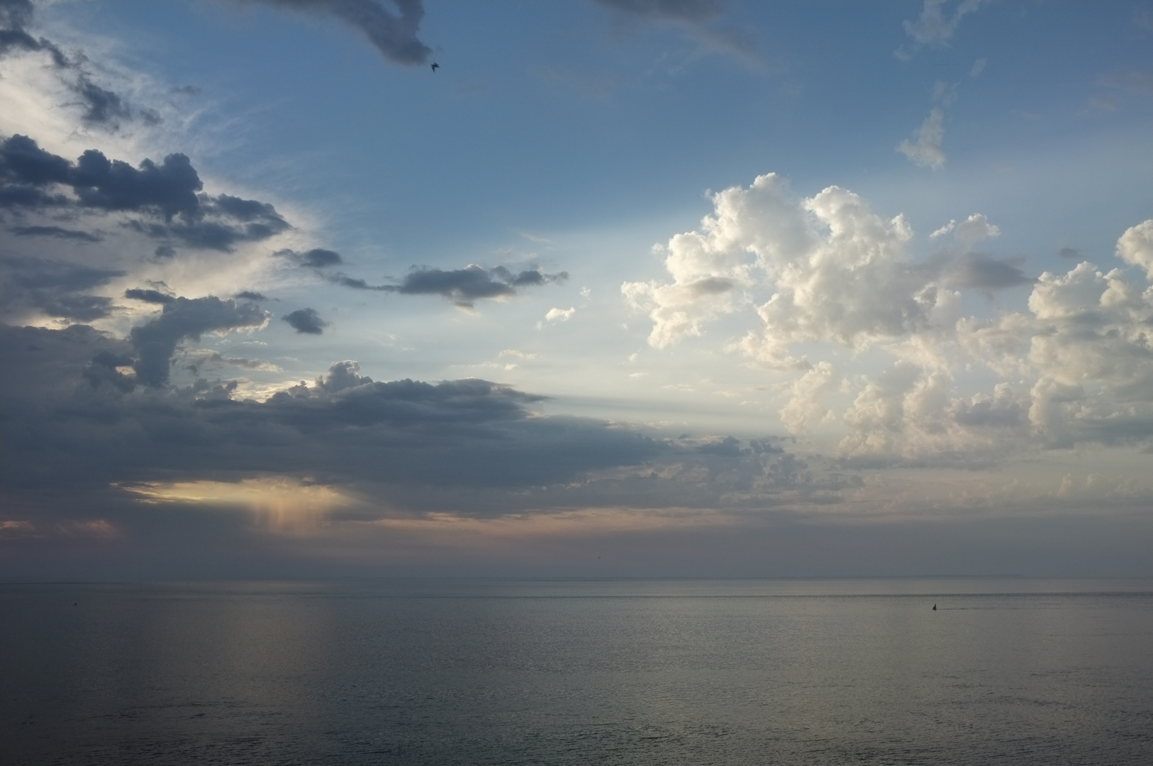 Wolken und Meer